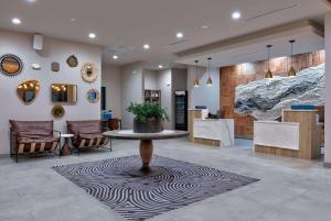 Vstupní hala nebo recepce v ubytování The Elm, a Ramada by Wyndham + 37 fotografií