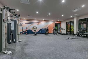Fitness centrum a/nebo fitness zařízení v ubytování The Elm, a Ramada by Wyndham
