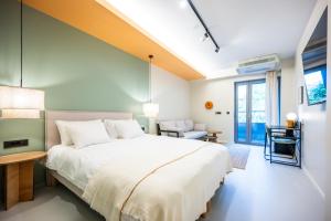 Ein Bett oder Betten in einem Zimmer der Unterkunft Design Rooms - Kvaternik Square