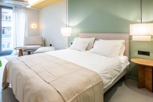 Ein Bett oder Betten in einem Zimmer der Unterkunft Design Rooms - Kvaternik Square