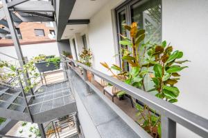 Ein Balkon oder eine Terrasse in der Unterkunft Design Rooms - Kvaternik Square