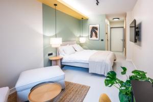 Ein Bett oder Betten in einem Zimmer der Unterkunft Design Rooms - Kvaternik Square