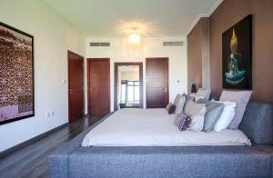 Postel nebo postele na pokoji v ubytování Elite LUX Holiday Homes - Luxe 2BR Stunning Burj Khalifa View Downtown Dubai