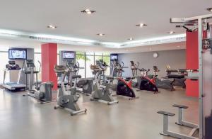 Fitness centrum a/nebo fitness zařízení v ubytování Elite LUX Holiday Homes - Luxe 2BR Stunning Burj Khalifa View Downtown Dubai