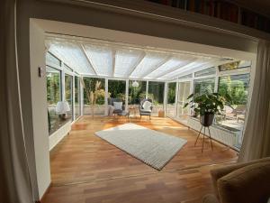 an open living room with a glass ceiling at Nettetal Oase in Nettetal