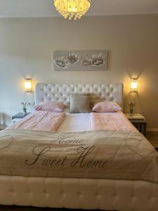 Ein Bett oder Betten in einem Zimmer der Unterkunft Exclusive Holiday Apartments