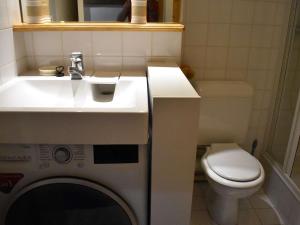 a bathroom with a sink and a washing machine at Appartement Méribel, 5 pièces, 8 personnes - FR-1-180-186 in Méribel