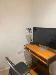 TV i/ili multimedijalni sistem u objektu Private room in Camden