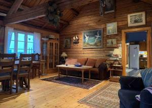Posezení v ubytování Exclusive and genuine in Lofoten- SAUNA included