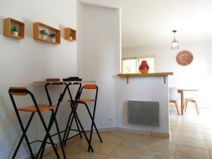 Foto sihtkohas Montech asuva majutusasutuse Le Parc Jean Édouard - Spa avec jacuzzi privé - Superbe villa 4 chambres - 9 couchages - 6 lits - Poêle - Parking - Climatisation réversible- Terrasse ombragée et grand jardin galeriist