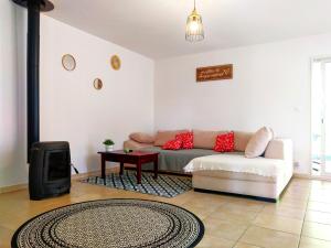 Istumisnurk majutusasutuses Le Parc Jean Édouard - Spa avec jacuzzi privé - Superbe villa 4 chambres - 9 couchages - 6 lits - Poêle - Parking - Climatisation réversible- Terrasse ombragée et grand jardin