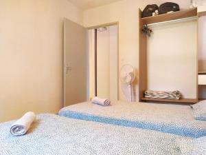 Voodi või voodid majutusasutuse Le Parc Jean Édouard - Spa avec jacuzzi privé - Superbe villa 4 chambres - 9 couchages - 6 lits - Poêle - Parking - Climatisation réversible- Terrasse ombragée et grand jardin toas