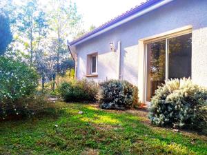 Aed väljaspool majutusasutust Le Parc Jean Édouard - Spa avec jacuzzi privé - Superbe villa 4 chambres - 9 couchages - 6 lits - Poêle - Parking - Climatisation réversible- Terrasse ombragée et grand jardin