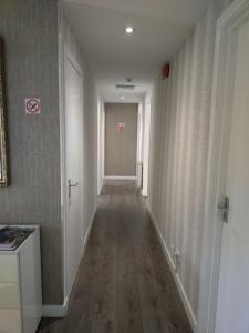 an empty hallway with a long hallway with at Anchorage Guest House - Also 1 room available with Hot Tub in Balloch