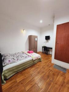 a bedroom with a bed and a desk in it at Alin Roomstay Dungun in Dungun