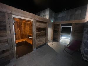 Fotografie z fotogalerie ubytování Gite Roche Des Ducs avec Piscine toute l'année, Spa, Sauna, Hammam v destinaci Rochesson