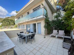 Μπαλκόνι ή βεράντα στο Tranquil Duplex Sitges, sea views, private parking, terrace