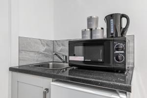 Una cocina o cocineta en Luxury Ensuite Room in Finsbury Pak London N19