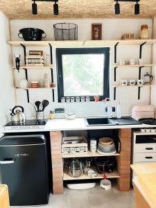 Virtuvė arba virtuvėlė apgyvendinimo įstaigoje Tiny Home Kontík