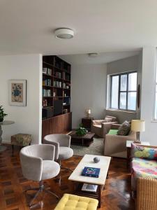 Area tempat duduk di Apartamento no Leme - Copacabana