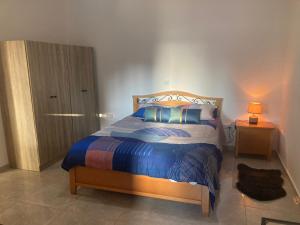 Cama ou camas em um quarto em Limassol House in City Centre