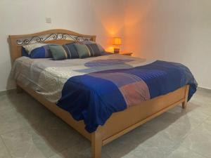 Łóżko lub łóżka w pokoju w obiekcie Limassol House in City Centre