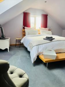 Postel nebo postele na pokoji v ubytování Mariners House. Luxury, private beachside villa