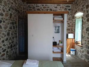 Кровать или кровати в номере Casa Mar on Kantouni Beach