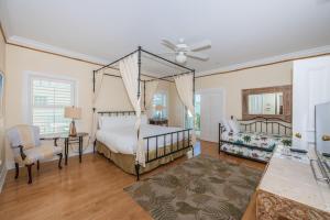 a bedroom with a bed and a table and a couch at Exclusive Isla Bonita in Clearwater Beach