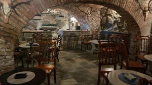 Restauracja lub miejsce do jedzenia w obiekcie HOTEL - Pałac Słonowice