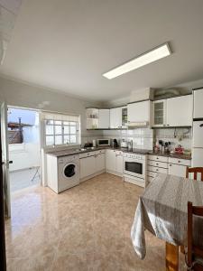 Køkken eller tekøkken på Alvor Apartment