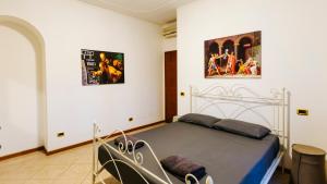 Postel nebo postele na pokoji v ubytování Art Suites Verona + 23 fotografií