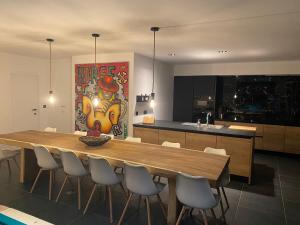 a kitchen with a large wooden table and chairs at Vakantiehuis Hanna in Zedelgem