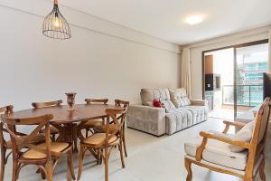 Posezení v ubytování 1108 -Lindo e completo apto com piscina na Praia de Bombas