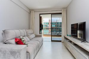 TV a/nebo společenská místnost v ubytování 1108 -Lindo e completo apto com piscina na Praia de Bombas