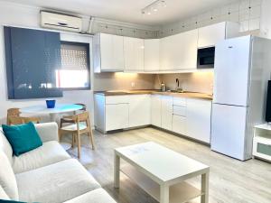 A kitchen or kitchenette at Cozy and modern apartment in Maspalomas