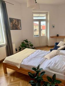 En eller flere senger på et rom på Chic Apartment in the Center of Cracow