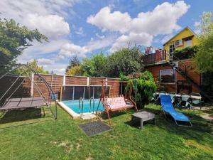 Bazén v ubytování Apartman LALI nebo v jeho okolí