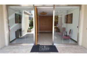 an entrance to an office with a sign on the door at Tigre Centro in Tigre