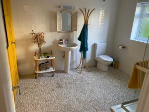 a bathroom with a sink and a toilet at Fresh, bright house, fab views, 6 mins to the sea, onsite parking x 2 in Saint Mawes