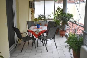 Balkón nebo terasa v ubytování The Red House Δίπλα στον Μύλο των Ξωτικών