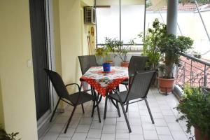 Balkón nebo terasa v ubytování The Red House Δίπλα στον Μύλο των Ξωτικών