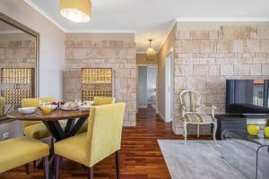 Et opholdsområde på Hideaway Apartment by Homie