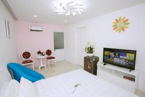 TV a/nebo společenská místnost v ubytování Bunny - Valentine Hotel - Bui Vien Street