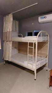 Postel nebo postele na pokoji v ubytování Bunny - Valentine Hotel - Bui Vien Street
