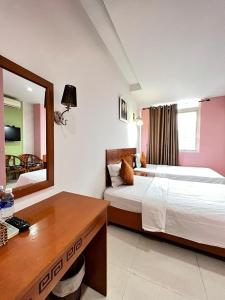 Postel nebo postele na pokoji v ubytování Bunny - Valentine Hotel - Bui Vien Street