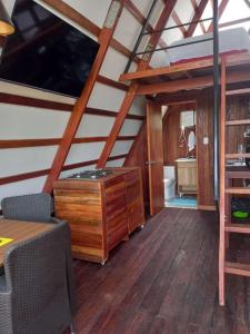 a room with a wooden floor with a wooden dresser at Glamping RanchoEmilio in Villavicencio