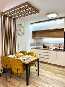 Kuhinja oz. manjša kuhinja v nastanitvi Apartman Lux-besplatno korišćenje zasebne garaže