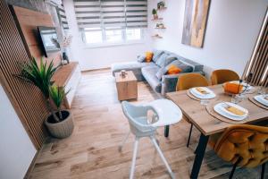 Predel za sedenje v nastanitvi Apartman Lux-besplatno korišćenje zasebne garaže