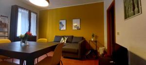 a living room with a table and a couch at Appartamento 8 in Comezzano